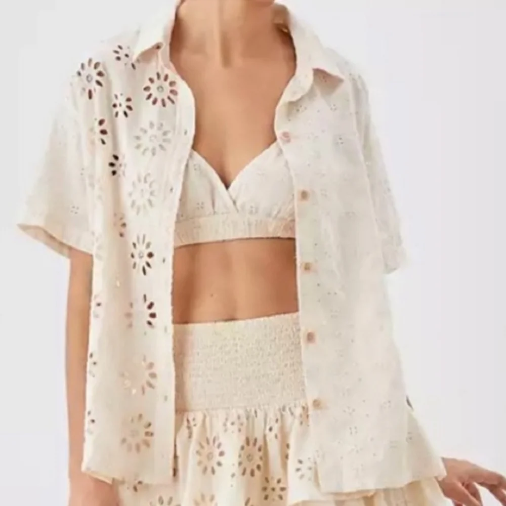 American Eagle Eyelet Button Down Shirt Cream Beige Top Blouse XSmall NWT